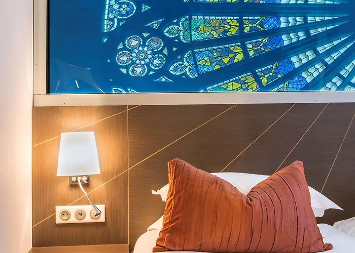 Western Monopole Metropole