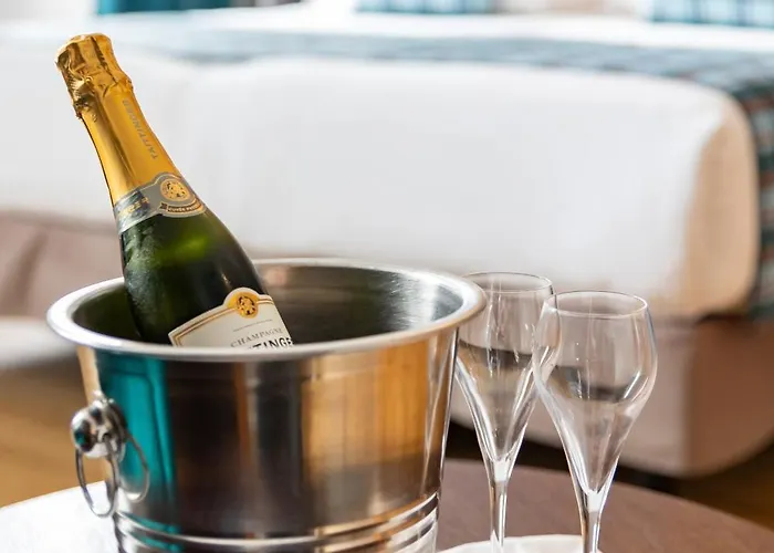 מלון Western Monopole Metropole 4*