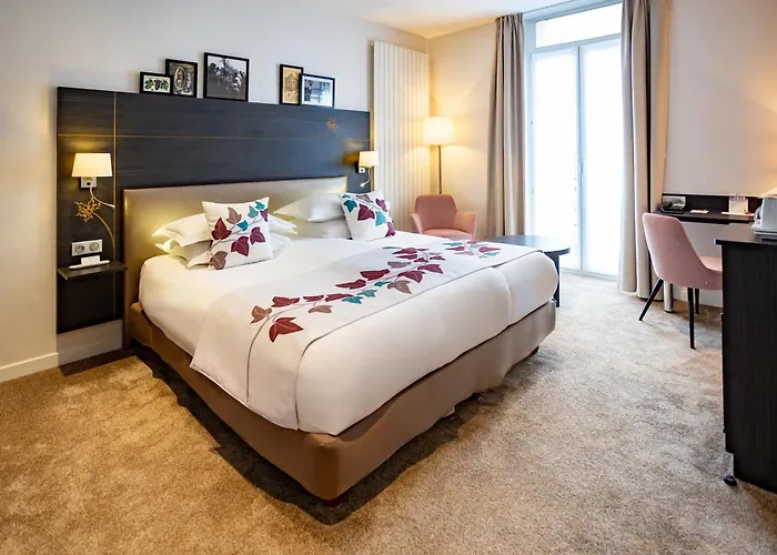 מלון Western Monopole Metropole 4*