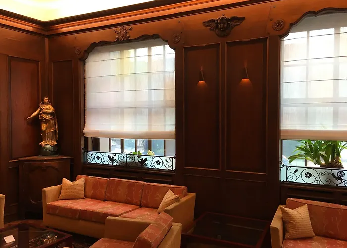 Western Monopole Metropole