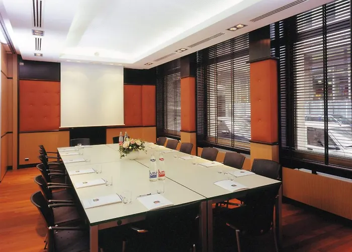 Western Monopole Metropole