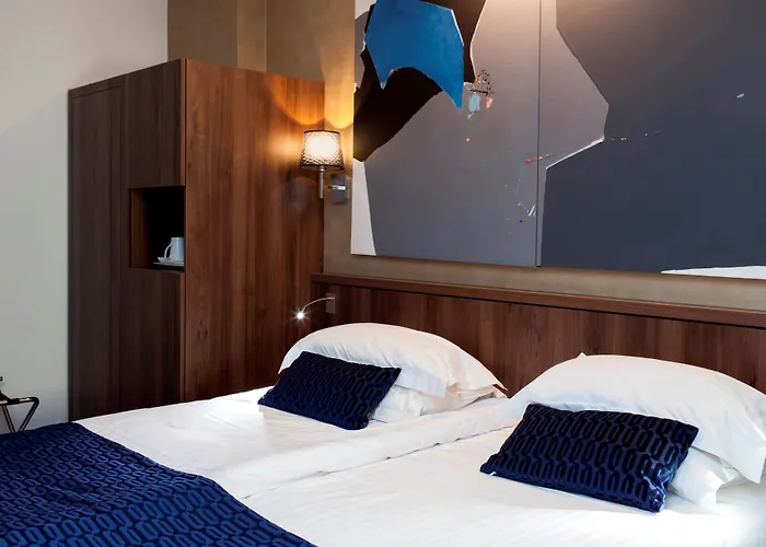 Western Monopole Metropole 4*